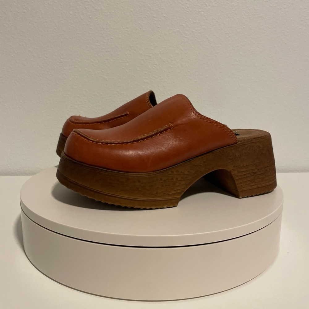 Candie's Women's Tan Leather Mules - Picture 3 of 3